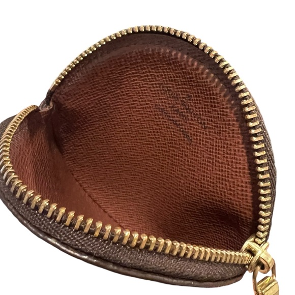 Louis Vuitton Monogram Round Coin Pouch - Picture 3 of 6